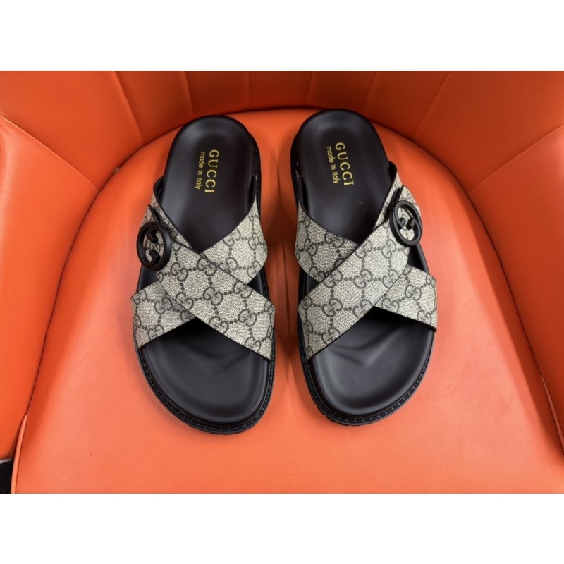 G*u*i slippers